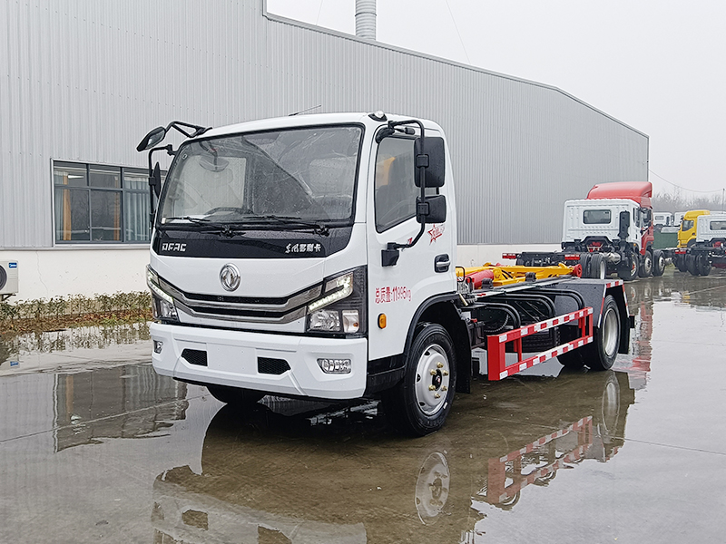 7方勾臂垃圾車-東風大多利卡